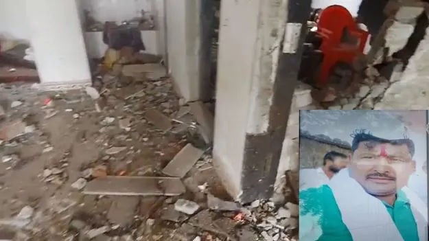 జిలెటిన్‌ స్టిక్స్‌ కట్టుకుని పేల్చుకున్న తండ్రి
