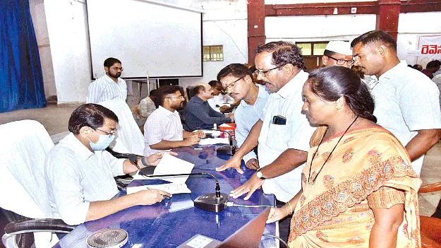 పీజీఆర్‌ఎస్‌కు 172 వినతులు 