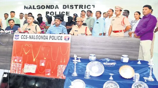 భూష్మి శ్రీకాంత్‌ ఆగడాలకు అడ్డుకట్ట