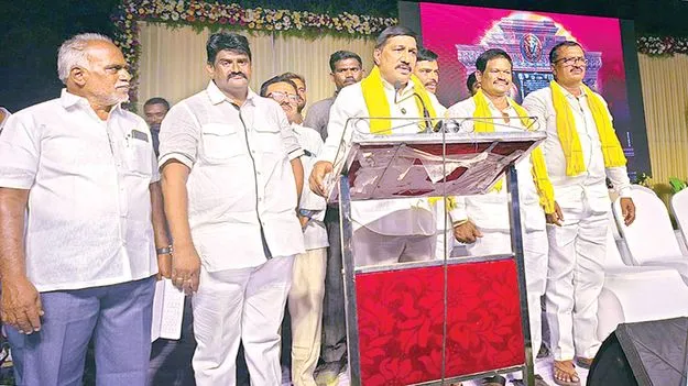 ఉనికి కోసమే జగన్‌ పాకులాట