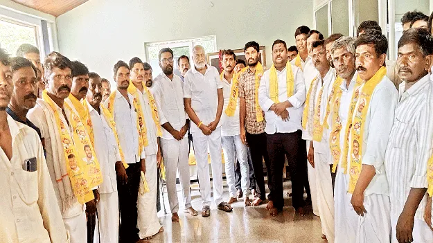 వైసీపీ నుంచి టీడీపీలోకి చేరికలు