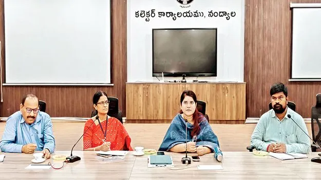 యోగా దినోత్సవానికి పనిచేయండి 