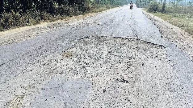 ప్లాస్టిక్‌ రోడ్డు నిర్మాణానికి అడ్డంకులు
