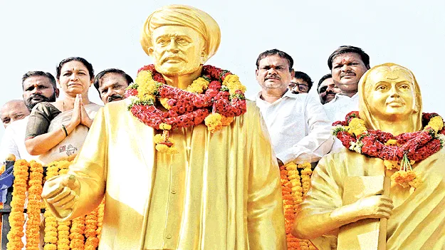 పూలే సేవలు చిరస్మరణీయం