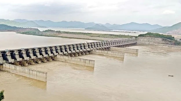 పోలవరం పరుగులు