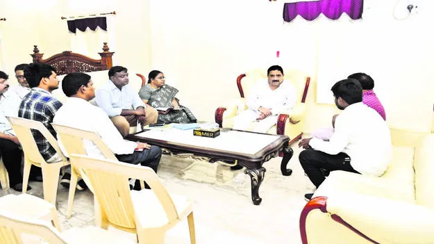 MLA: వర్షాభావం తట్టుకునే పంటలను ప్రోత్సహించాలి