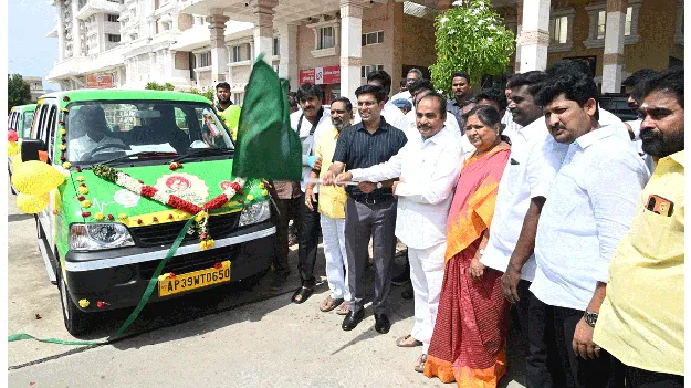 తల్లీబిడ్డ ఎక్స్‌ప్రెస్‌ వాహనాల ప్రారంభం