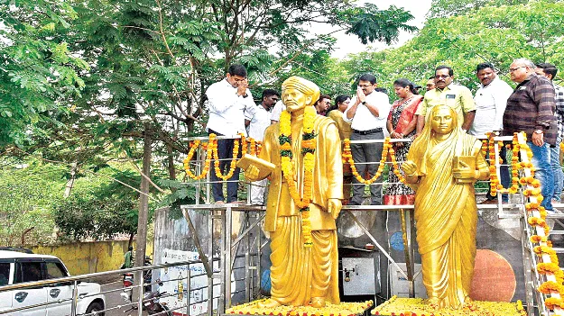  పూలే ఆశయాలను భావితరాలకు తెలియజేయాలి 