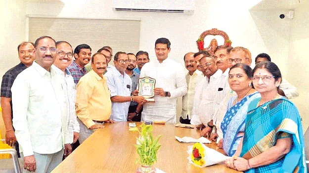 కోర్టు భవనాల నిర్మాణం వేగవంతం చేయాలి