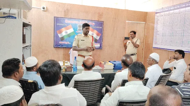 పండుగలు శాంతియుతంగా జరుపుకోవాలి