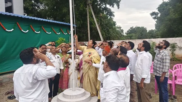 kumaram bheem asifabad-  మదినిండా.. జాతీయ జెండా