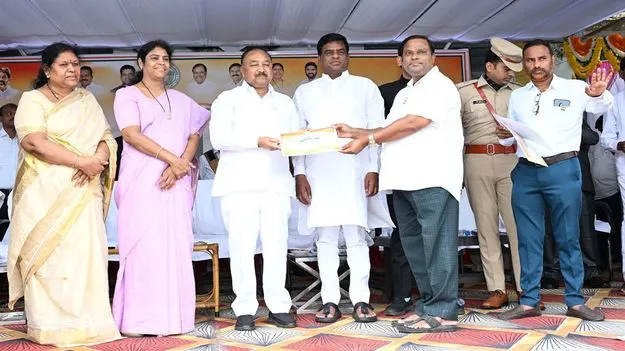 kumaram bheem asifabad- ఉద్యోగులకు ఉత్తమ పురస్కారాలు..