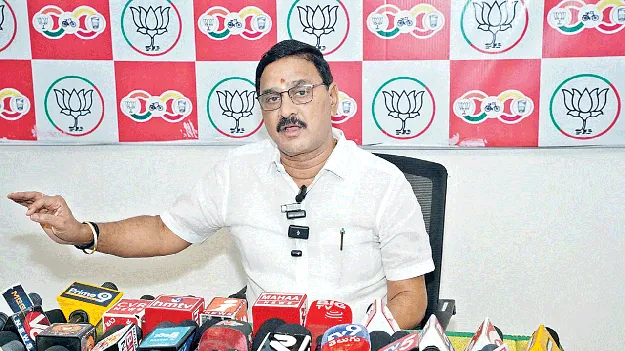 తాడేపల్లిగూడెంలో వందేభారత్‌కు హాల్ట్‌