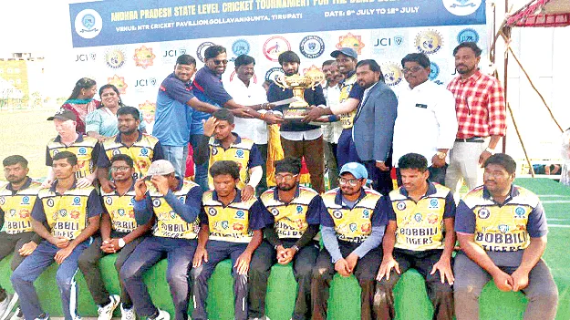 అంధుల క్రికెట్‌ టోర్నీ విజేత బొబ్బిలి టైగర్స్‌