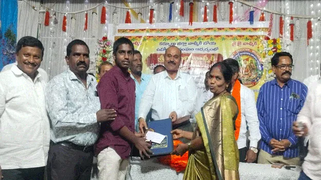విద్యనే జీవితాన్ని మార్చేస్తుంది: డీఎస్పీ