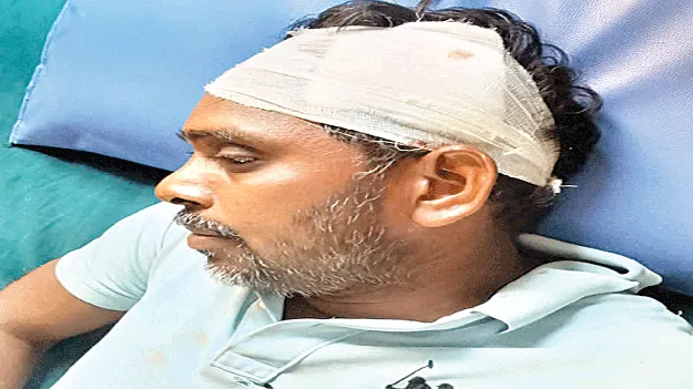 వండానిపేటలో కొట్లాట.. ముగ్గురికి గాయాలు