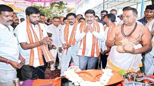 అభివృద్ధిని అడ్డుకుంటున్న వైసీపీ