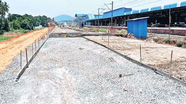 అభివృద్ధి పట్టాలపై రైల్వే స్టేషన్‌