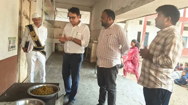 kumaram bheem asifabad- విద్యార్థుల ఆరోగ్యంపై ప్రత్యేక శ్రద్ధ వహించాలి