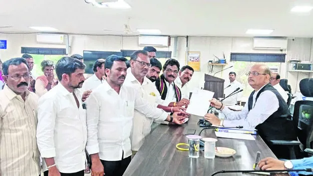 REQUEST: కురుబల సమస్యలు పరిష్కరించాలని వినతి