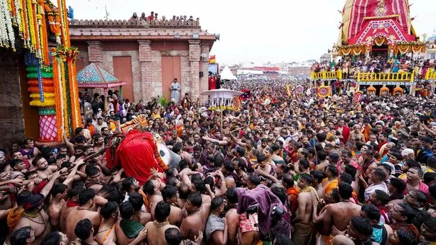 జగన్నాథుడి రథయాత్రలో తొక్కిసలాట!