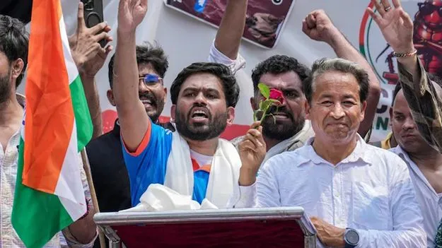 లీకేజీ నుంచి.. రాజీనామా వరకూ!