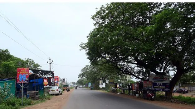 ఏలూరుకు ఇరుకు దారి