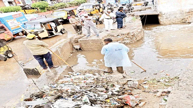 కాలువల్లో చెత్త వేయొద్దు