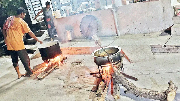 కట్టెల పొయ్యిలే దిక్కు !