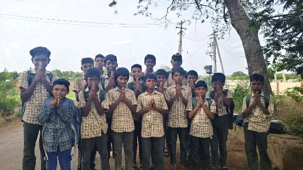 సైకిళ్లు ఇప్పించండి.. బడికెళ్తాం సారూ..