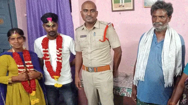  పెళ్లి పీటలెక్కిన ప్రేమికులు