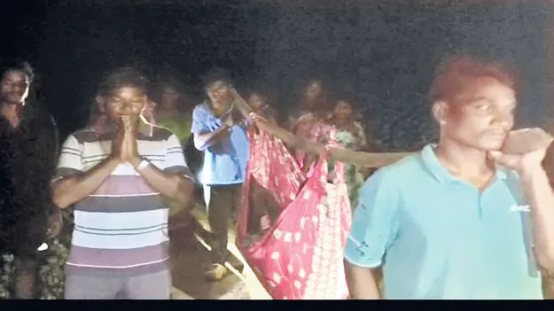 గర్భిణికి తప్పని డోలీమోత