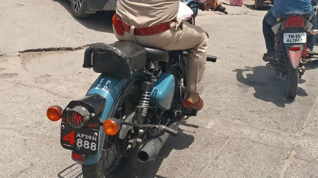 బుల్లెట్‌ బండి...నిబంధనలకు గండి!