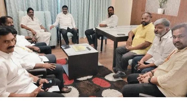 ఇన్‌చార్జిగా ఎవరిని కోరుకుంటున్నారు? 
