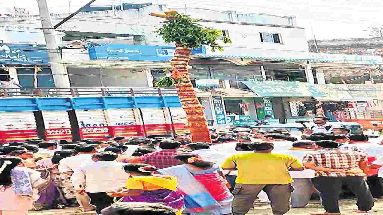 మోదకొండమ్మ ఉత్సవాల పందిరి రాట ప్రతిష్ఠ