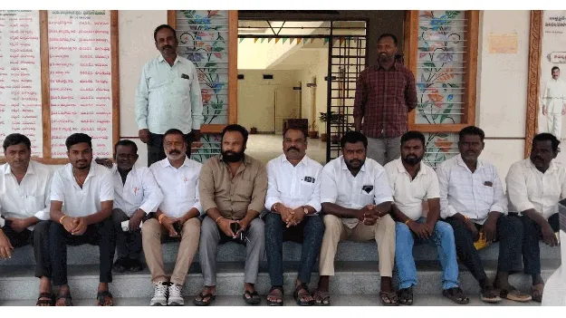 ఈ అధికారులు మాకొద్దు