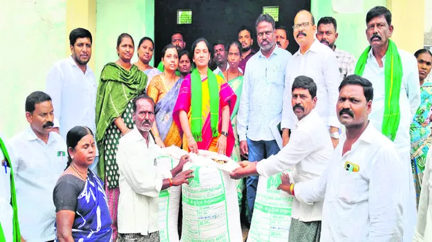 రైతుల అవసరం మేరకు విత్తనకాయలు అందిస్తాం
