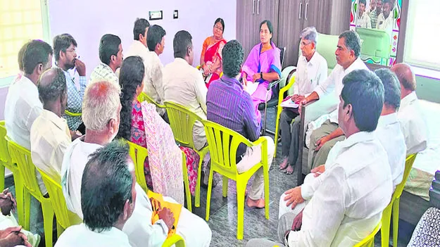 MLA SUNITHA: జలధారకు ప్రణాళికలు సిద్ధం చేయండి