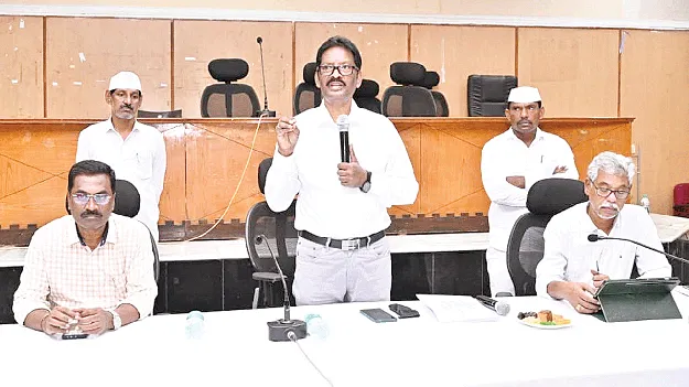 పింఛన్ల పంపిణీ భేష్‌!