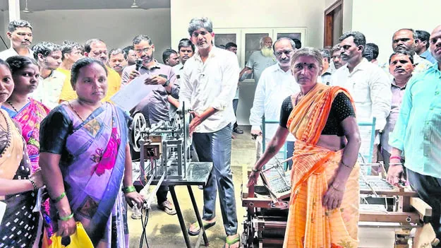 MLA: నేతన్నల అభివృద్ధే ప్రభుత్వ ధ్యేయం