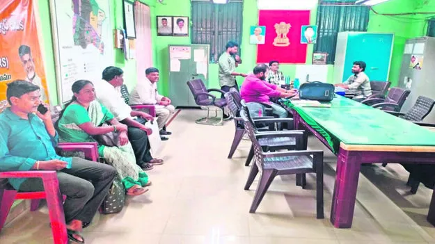 PGRS: పీజీఆర్‌ఎస్‌ వెలవెల