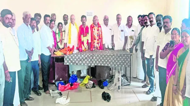 HOSPITAL: ఆసుపత్రి కమిటీ వైస్‌ చైర్మన ప్రమాణ స్వీకారం