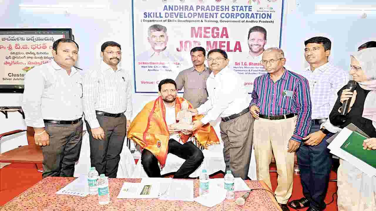 ఐదేళ్లలో 20లక్షల ఉద్యోగాలే లక్ష్యం