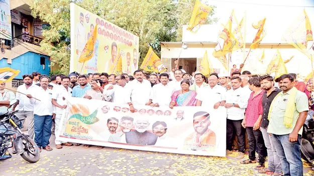 ఆదరణను చూసి ఓర్వలేని వైసీపీ 