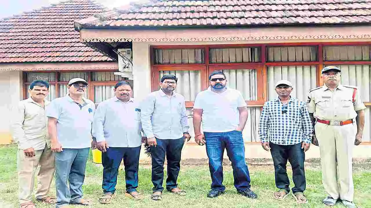 లంబసింగిలో ఏపీ సమాచారశాఖ కమిషనర్‌ పర్యటన