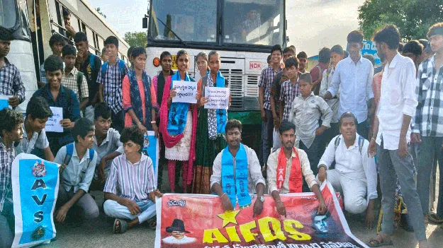 విద్యార్థి బస్సు ఏర్పాటు చేయాలి