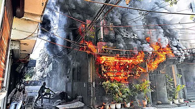 ఢిల్లీలోని హోటల్‌లో ఘోర అగ్నిప్రమాదం..21 మంది ఆహుతి
