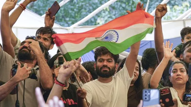 ప్రభుత్వం ఎందుకు దిగి రావాల్సి వచ్చింది?