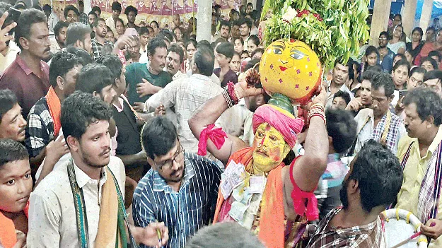 కన్నుల పండువగా మావుళ్లమ్మ జాతర