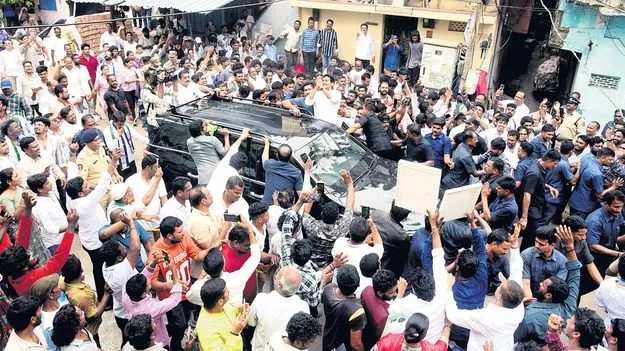 పరామర్శ పేరుతో బల ప్రదర్శన!